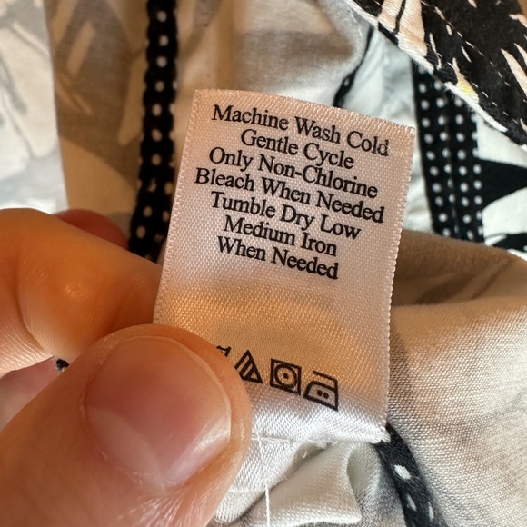 Women’s black and white Coldwater Creek floral jacket / petite medium - Picture 6 of 6